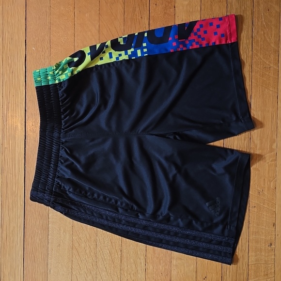 Boys' Adidas Gamescape Shorts, Size M - Picture 1 of 5